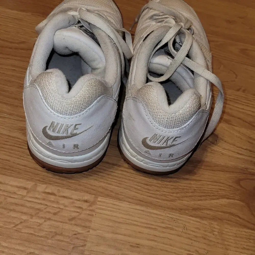 Nike Air Digs Womens Athletic Volleyball Shoes Size 9.5